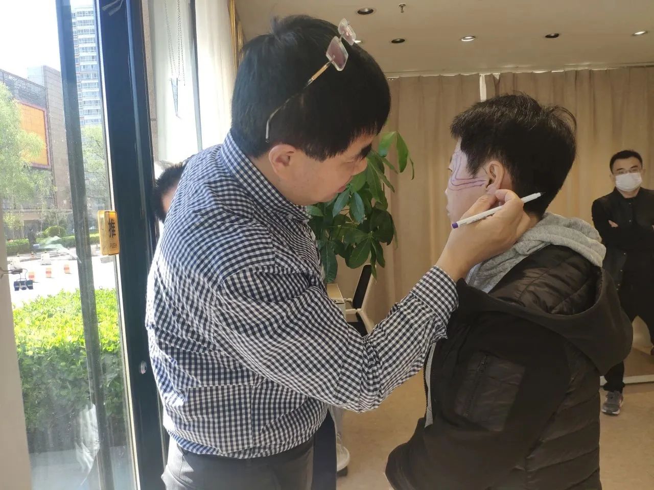 挑战拉皮手术，术后年轻10岁自己都不敢认！